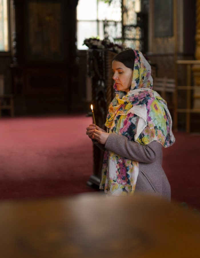 woman-praying-church-religious-pilgrimage